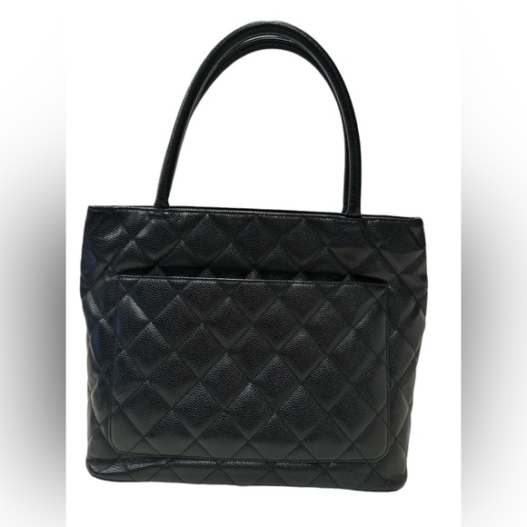 CHANEL TOTE CAVIAR LEATHER MEDALLION 🌟 AUTHENTIC 🌟 - Picture 4 of 13